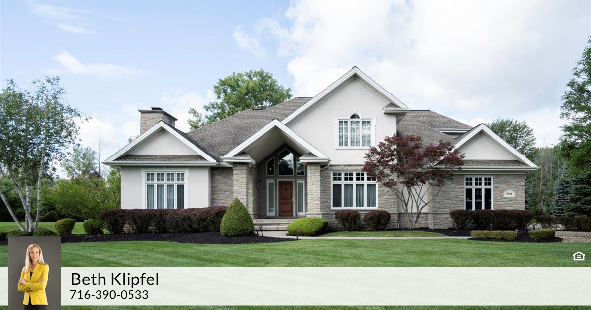 9395 Hunting Valley Rd S, Clarence, NY 14031