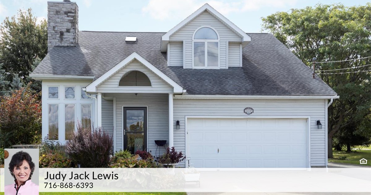 9905 Clarence Center Rd, Clarence Center, NY 14032